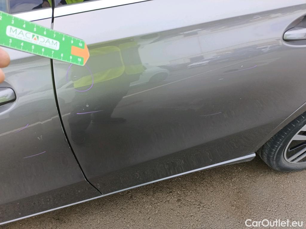  Mercedes  A-Klasse MERCEDES-BENZ Clase A / 2018 / 4P / sedán Sedán A 250 e #17