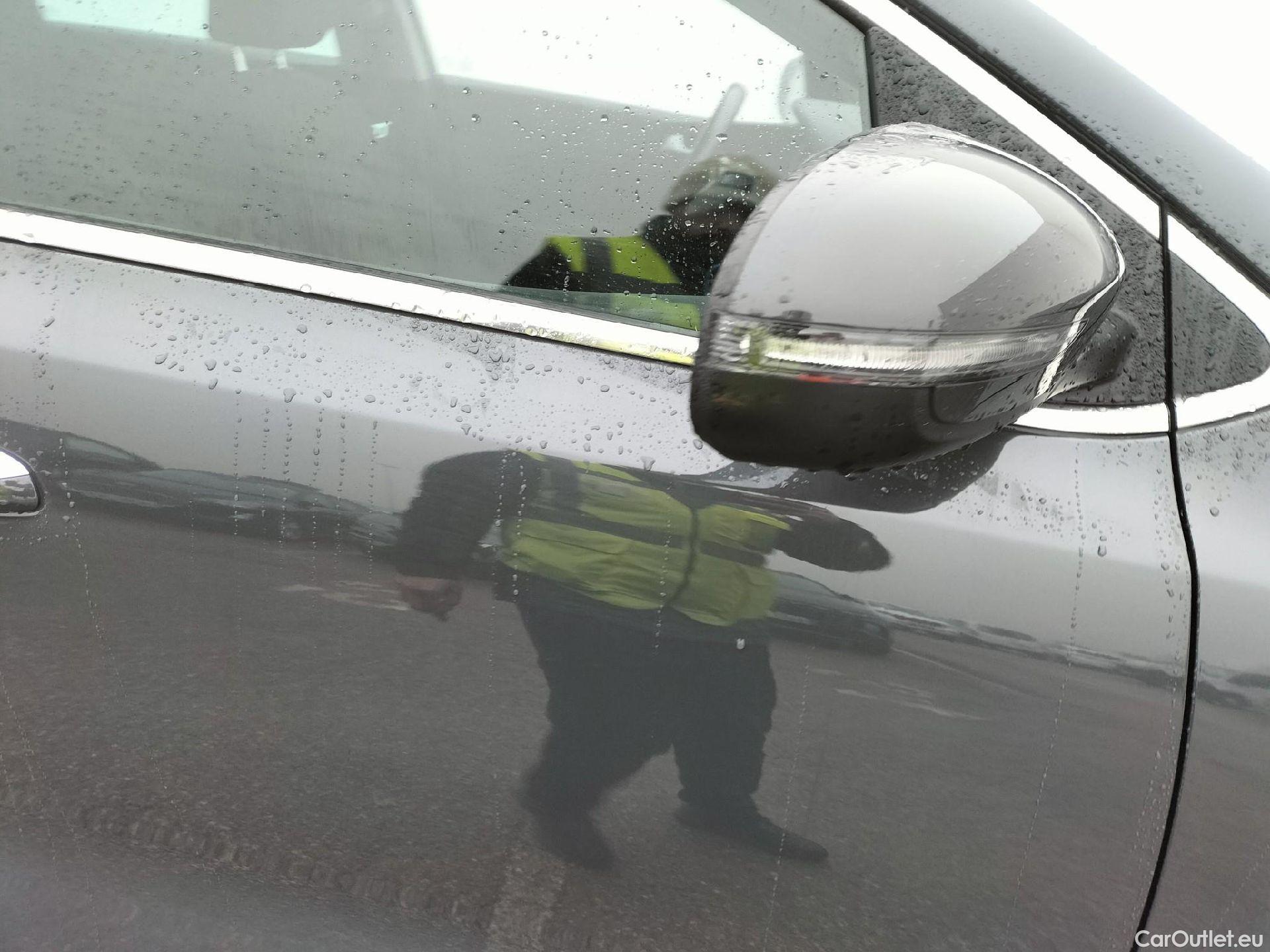  KIA  Sportage KIA  1.6MHEV Drive 100kW(136CV) 4x2(Crist Tintados) #25