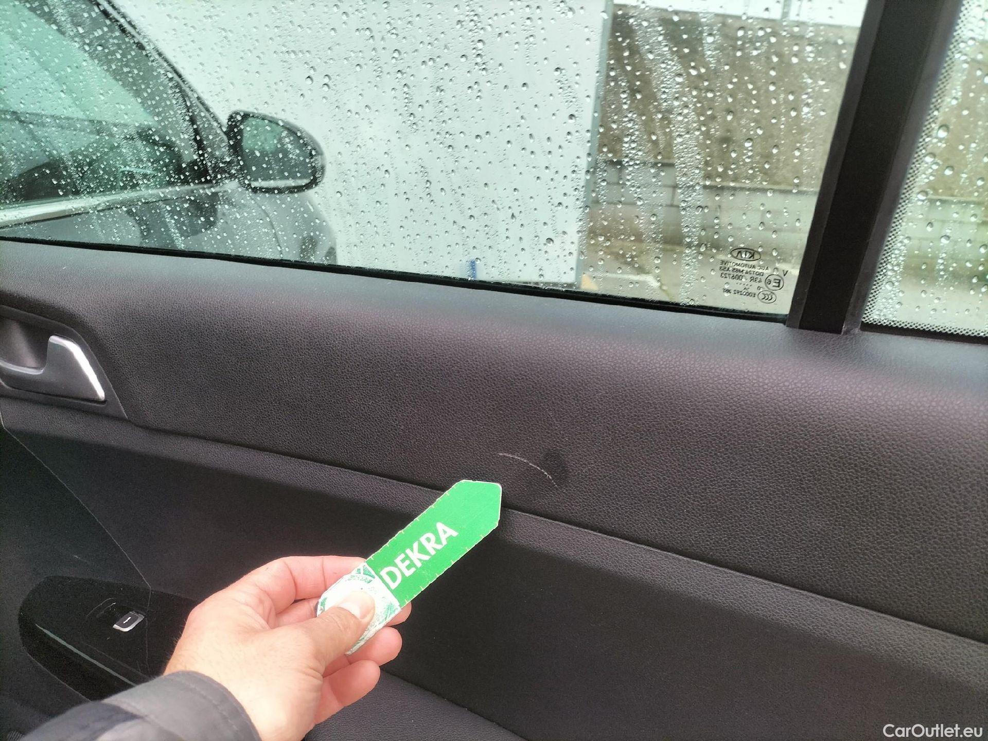  KIA  Sportage KIA  1.6MHEV Drive 100kW(136CV) 4x2(Crist Tintados) #24