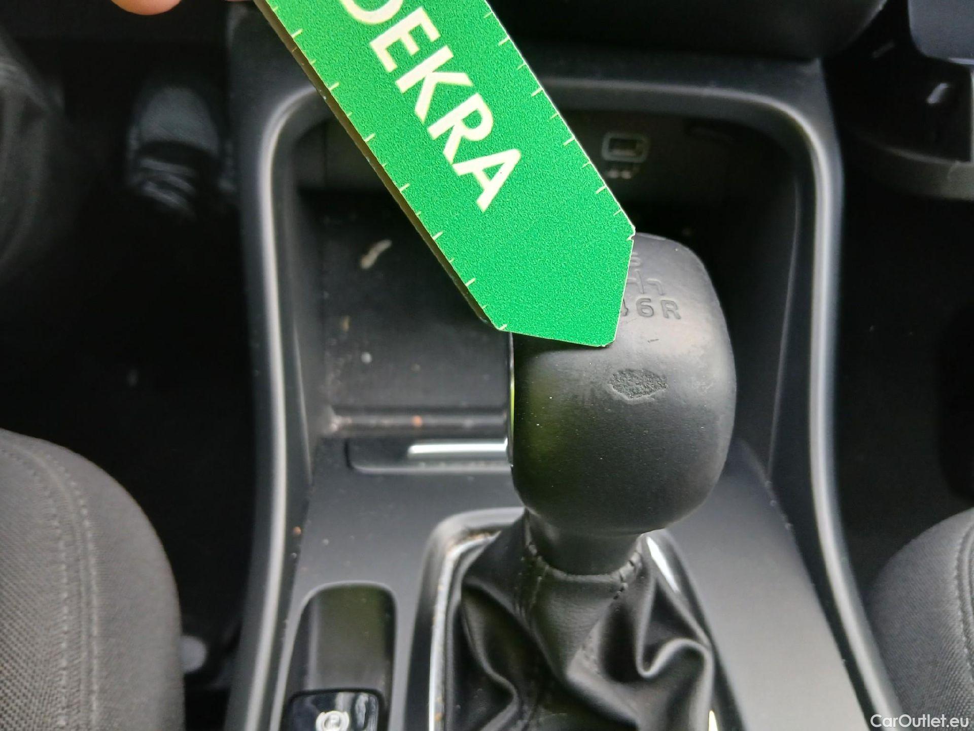  Volvo  XC 40 VOLVO XC40 / 2017 / 5P / todoterreno 1.5 T3 Momentum Pro #2