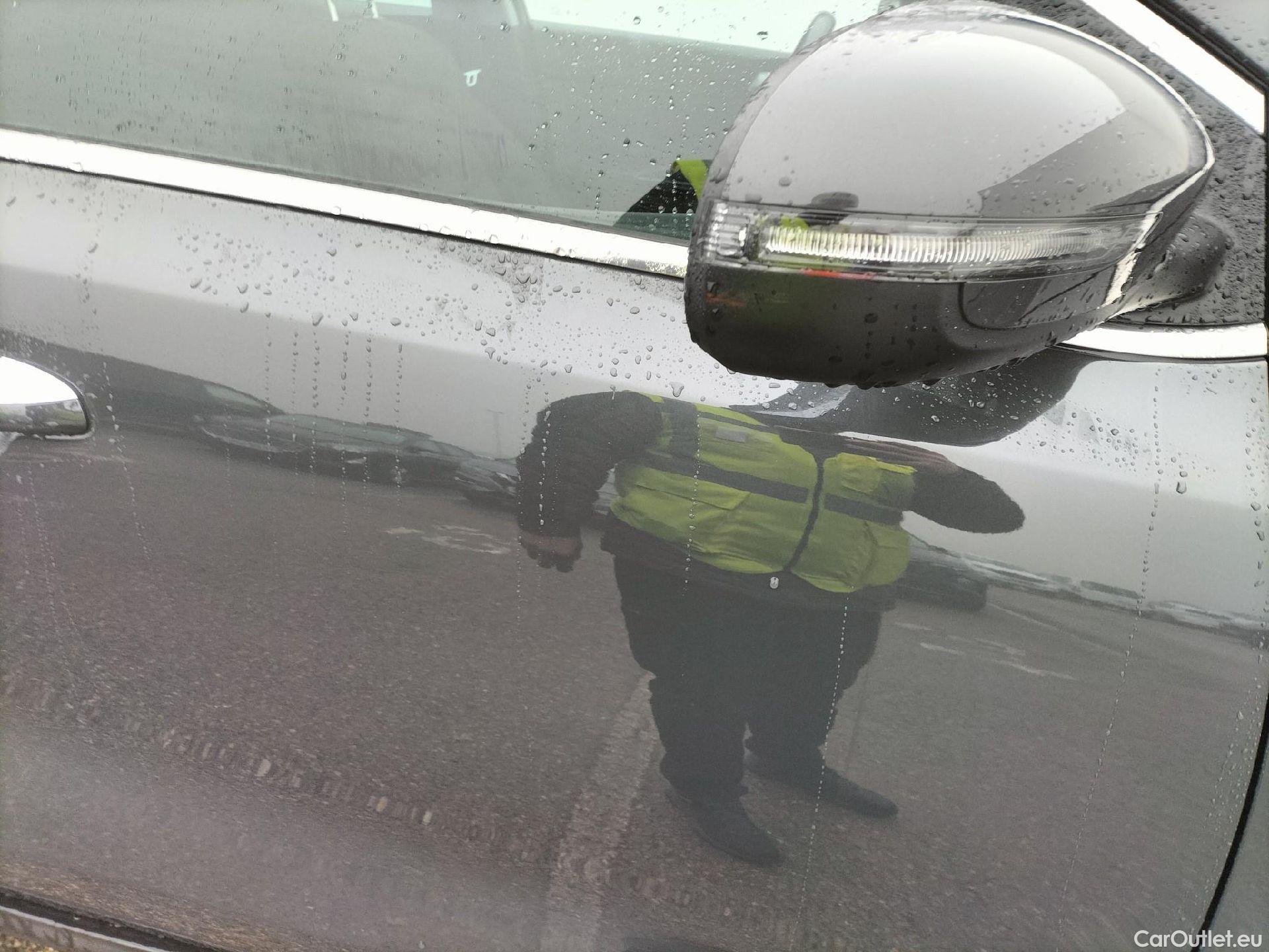  KIA  Sportage KIA  1.6MHEV Drive 100kW(136CV) 4x2(Crist Tintados) #28