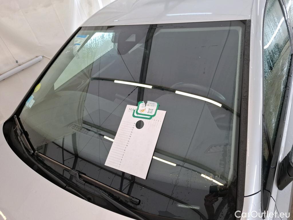  Volkswagen  Golf  VOLKSWAGEN / 2020 / 5P / Berline 2.0 TDI SCR 150 DSG7 Life Busi 1st #4