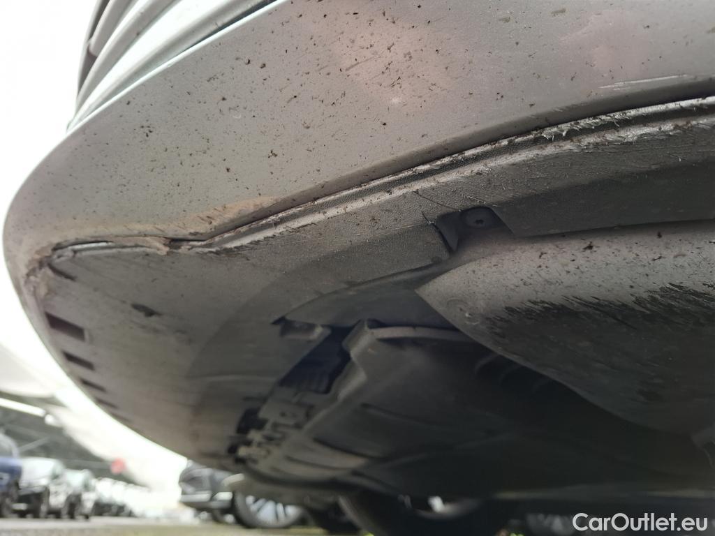  Volkswagen  Golf  VOLKSWAGEN / 2020 / 5P / Berline 2.0 TDI SCR 150 DSG7 Life Busi 1st #30