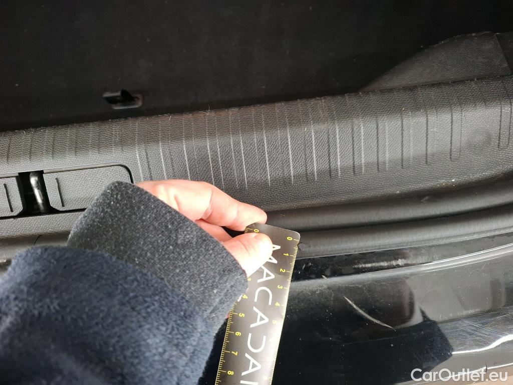  Citroen  C4 CITROEN  X / 2022 / 4P / Berline PureTech 130 S&S EAT8 Shine #38