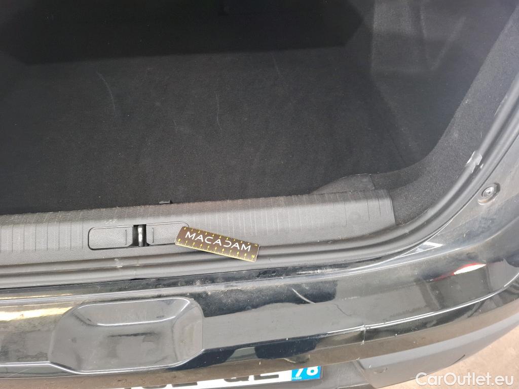  Citroen  C4 CITROEN  X / 2022 / 4P / Berline PureTech 130 S&S EAT8 Shine #37