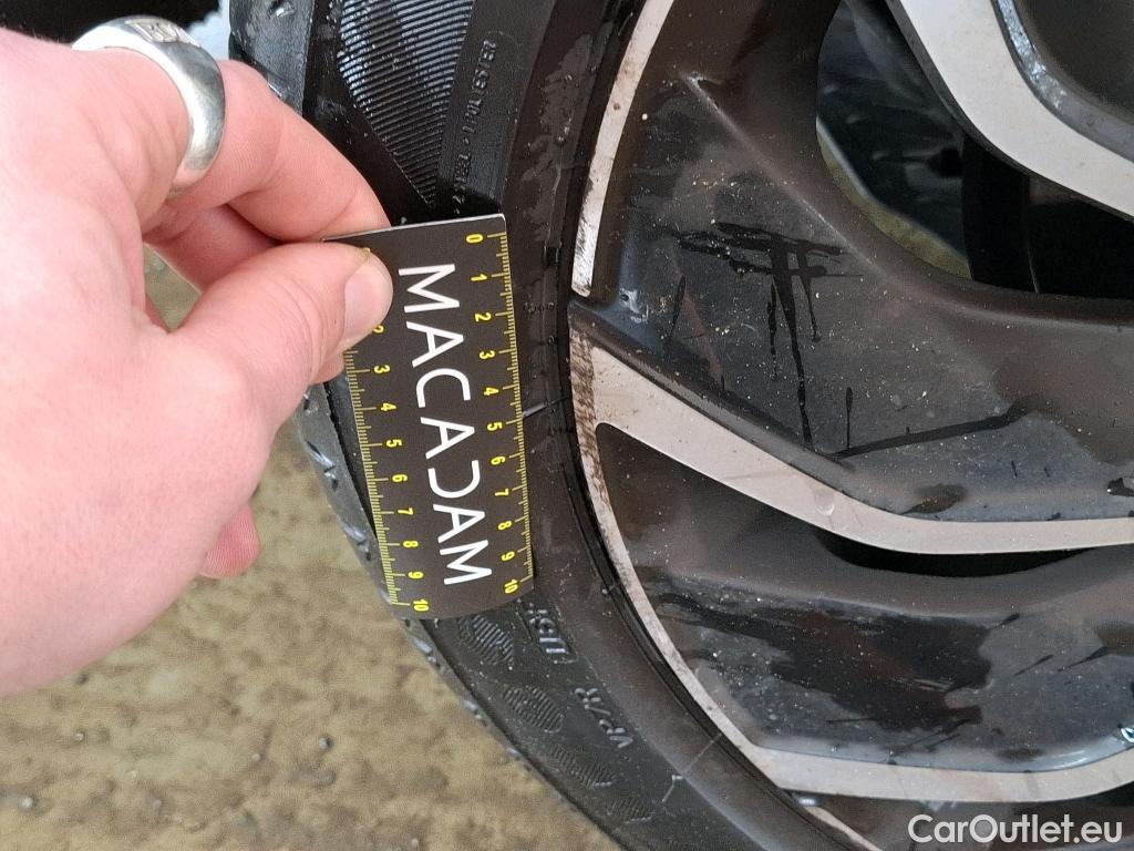  Volkswagen  Golf  VOLKSWAGEN / 2020 / 5P / Berline 2.0 TDI SCR 150 DSG7 Life Busi 1st #24