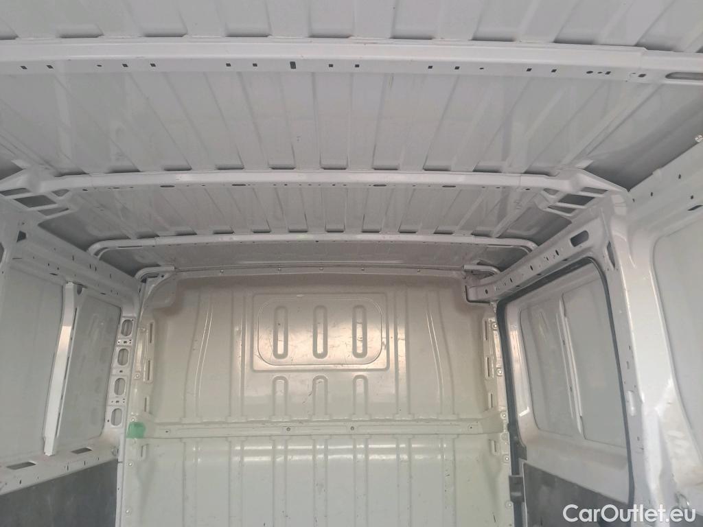  Peugeot  Boxer PEUGEOT  / 2014 / 4P / furgón 333 L2 H1 BHDI 103kW (140CV) S&S 6 V. M (AC) #81