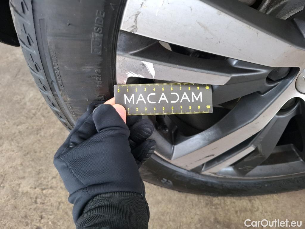  Peugeot  3008 PEUGEOT  / 2020 / 5P / SUV 1.6 HYBRID 225 E-EAT8 Allure #13