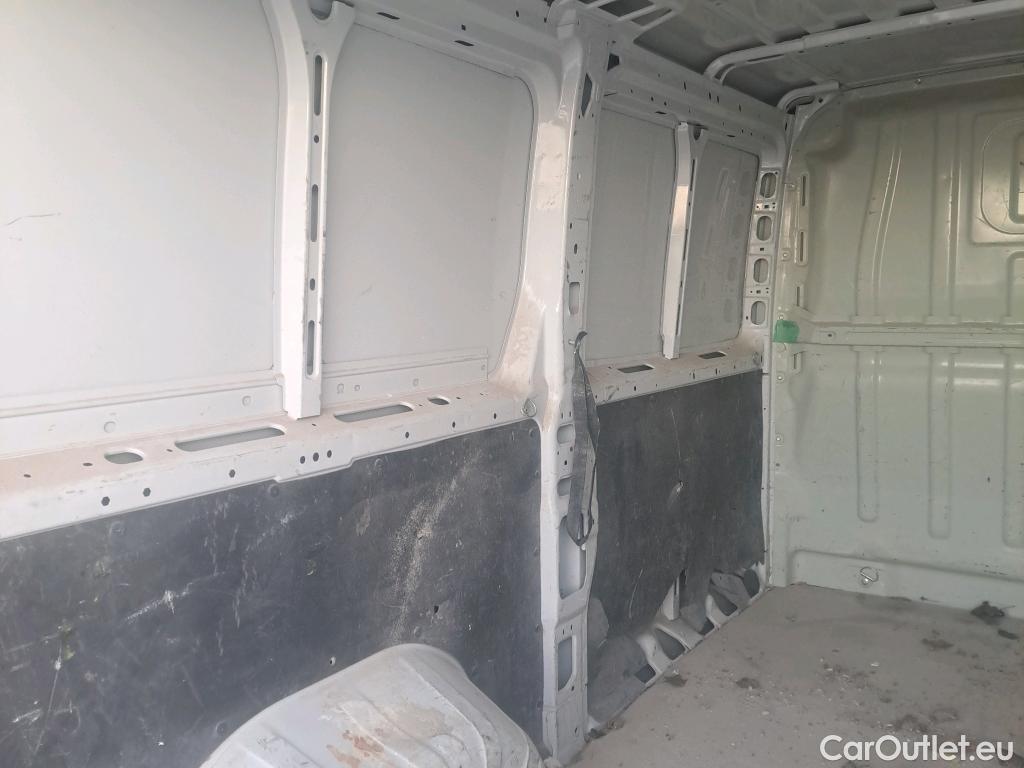  Peugeot  Boxer PEUGEOT  / 2014 / 4P / furgón 333 L2 H1 BHDI 103kW (140CV) S&S 6 V. M (AC) #79