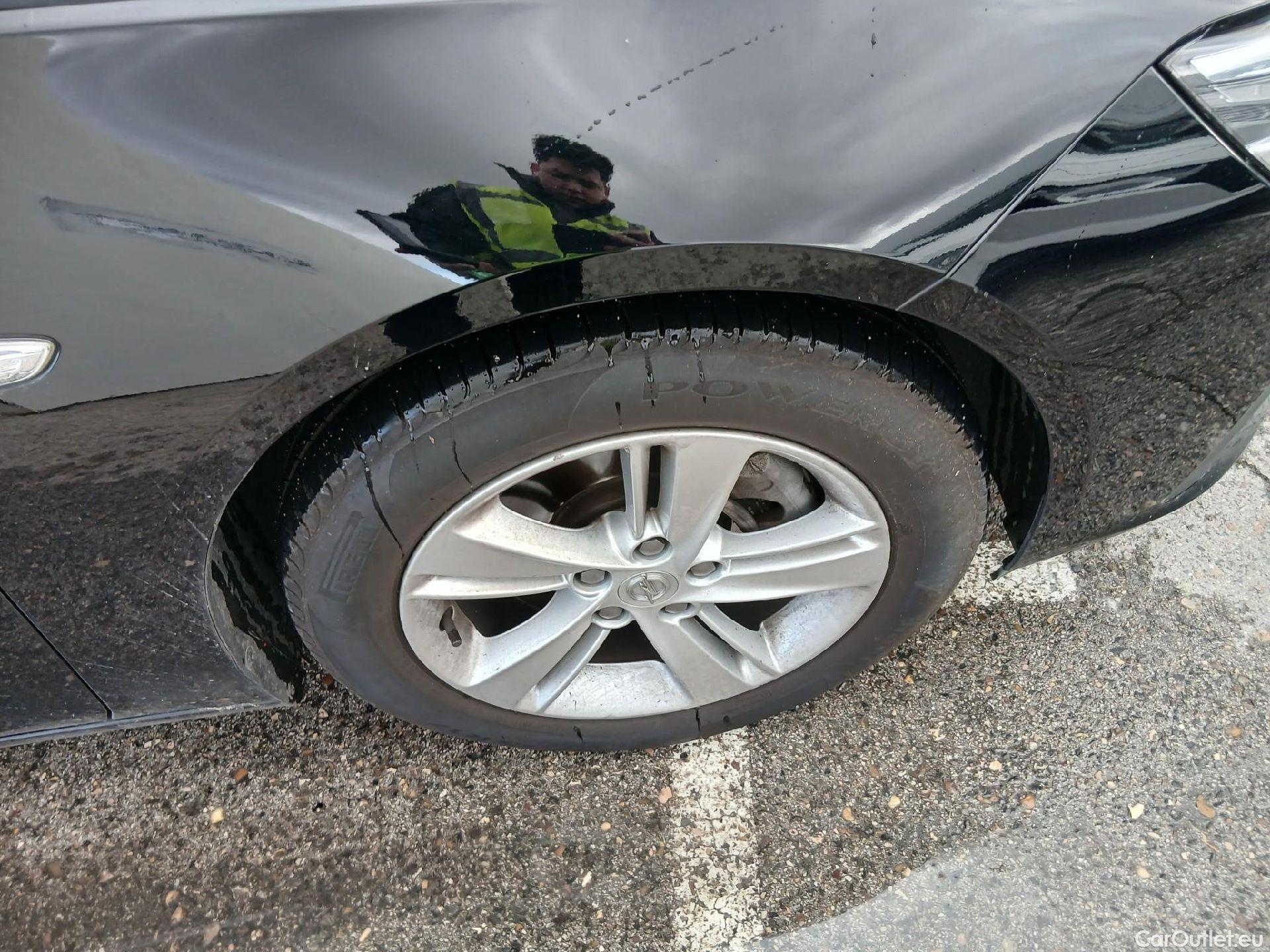  Land Rover  Discovery OPEL Insignia / 2020 / 5P / berlina con portón GS Business 1.5D DVH 130kW AT8 #3