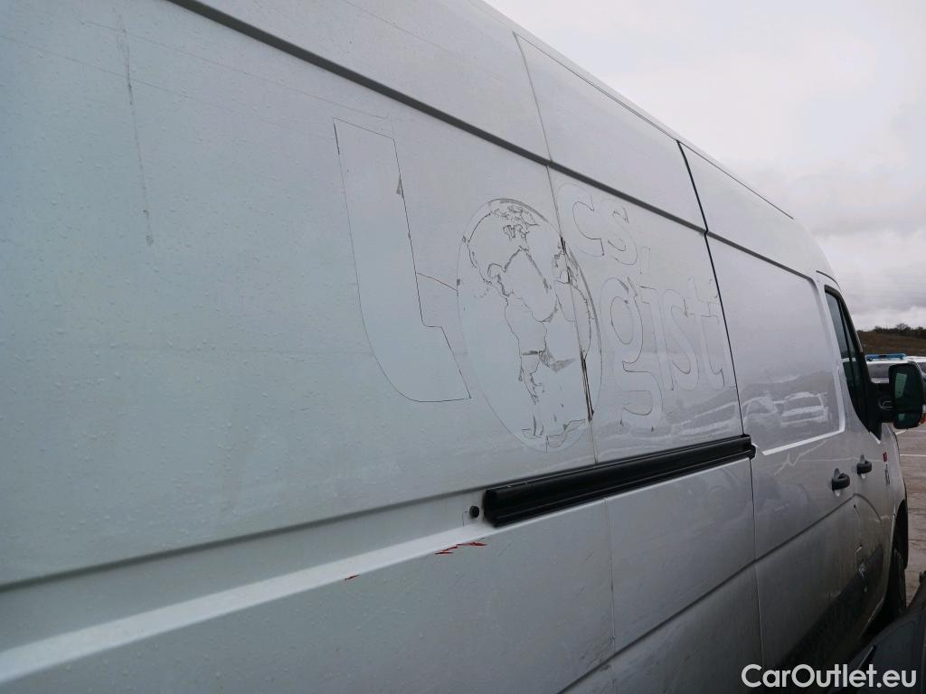  Renault  Master RENAULT TRUCKS UK  VU 4p 3G furgón Red Edition Van FWD 135CV L3H2 #39