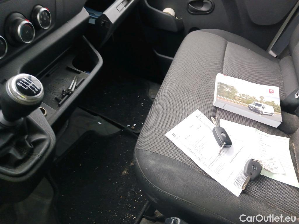  Renault  Master RENAULT TRUCKS UK  VU 4p 3G furgón Red Edition Van FWD 135CV L3H2 #27