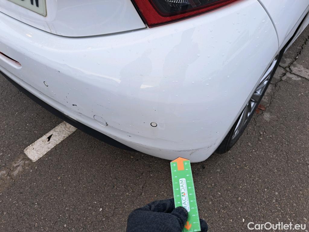  Peugeot  208 PEUGEOT  / 2015 / 5P / berlina con portón 5P Signature 1.2L PureTech 81KW (110CV) (AC) #7