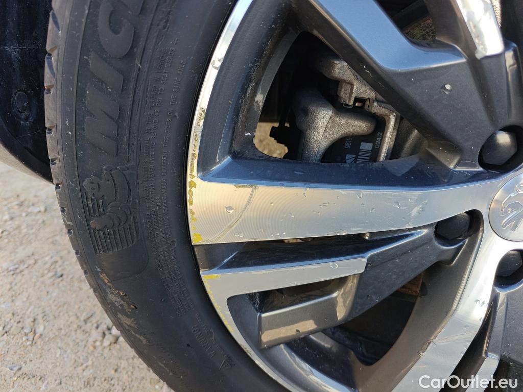  Peugeot  3008 PEUGEOT  / 2020 / 5P / todoterreno 1.5 BlueHDi 96kW (130CV) S&S Allure EAT8 #17