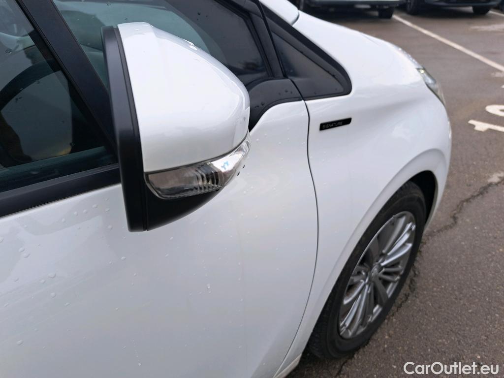  Peugeot  208 PEUGEOT  / 2015 / 5P / berlina con portón 5P Signature 1.2L PureTech 81KW (110CV) (AC) #32