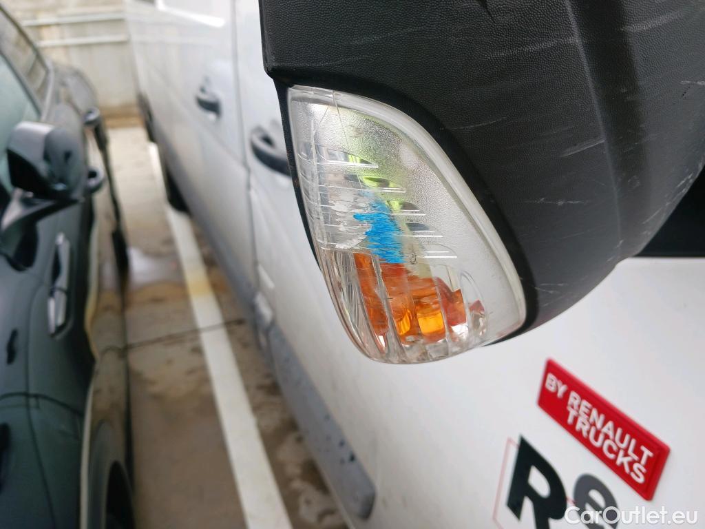  Renault  Master RENAULT TRUCKS UK  VU 4p 3G furgón Red Edition Van FWD 135CV L3H2 #30