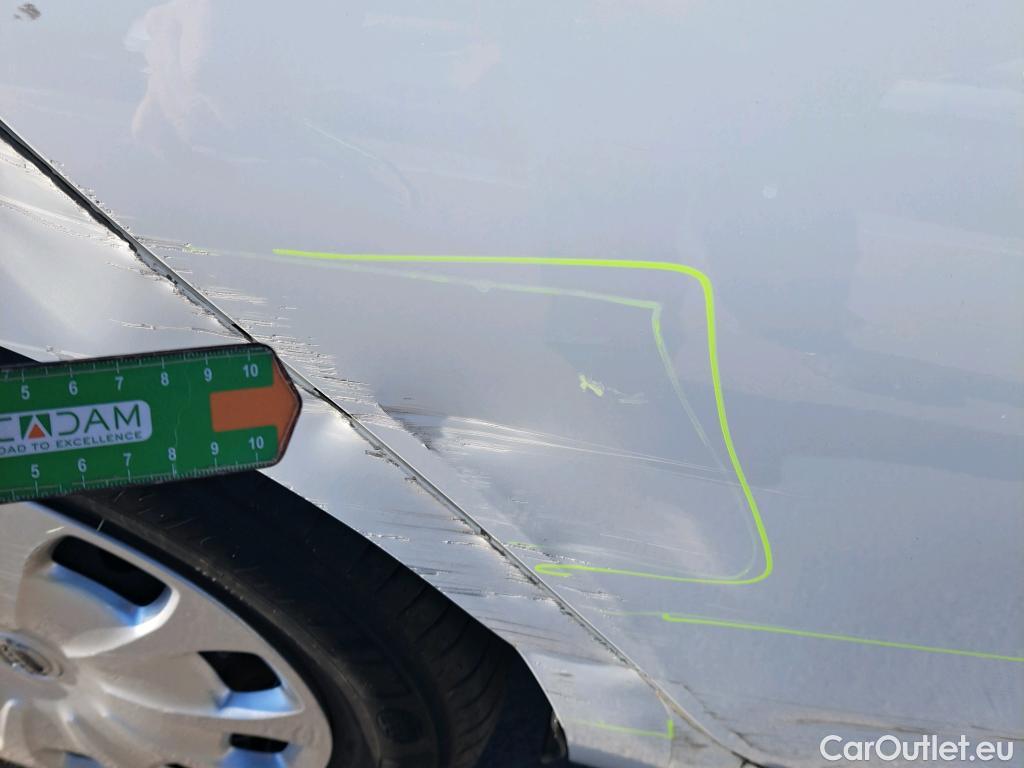  Nissan  Micra NISSAN  / 2017 / 5P / berlina con portón IG-T 68 kW (92 CV) E6D-F Acenta Sprint #6