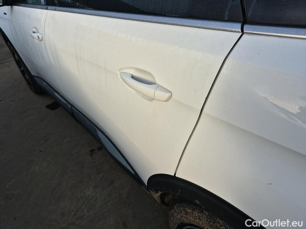  Peugeot  5008 PEUGEOT  / 2017 / 5P / todoterreno GT Line 1.6 PureTech 132kW (180CV) EAT8 #18