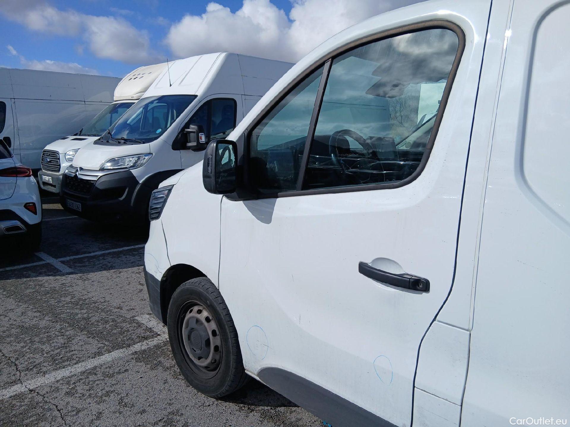  Renault  Trafic RENAULT  / 2021 / 4P / furgón Furgón L1H1 Blue dCi 96 Kw (130 CV) (AC2) #12
