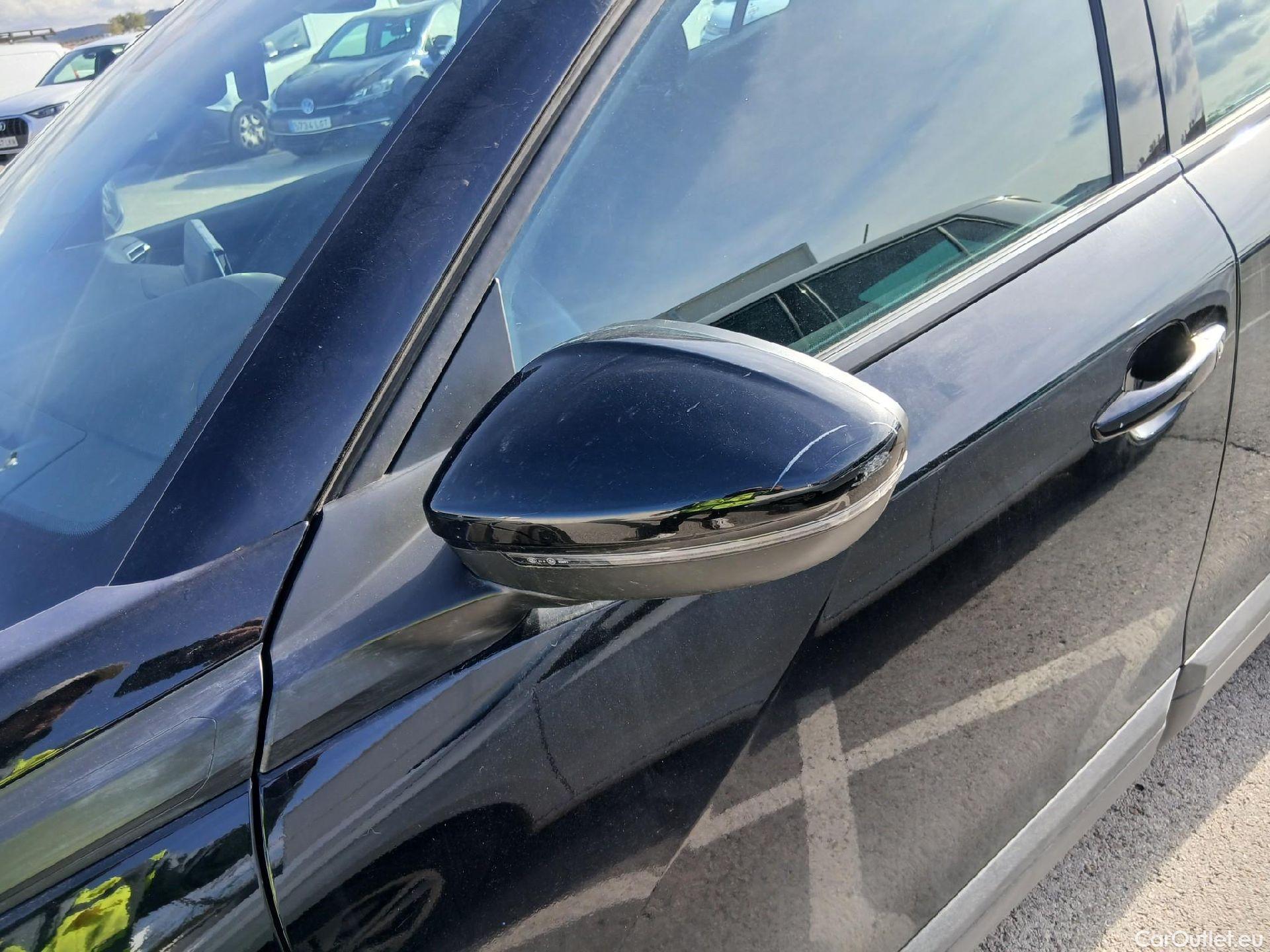  Peugeot  2008 PEUGEOT  / 2019 / 5P / todoterreno Active Puretech 100 S&S BVM6 #13