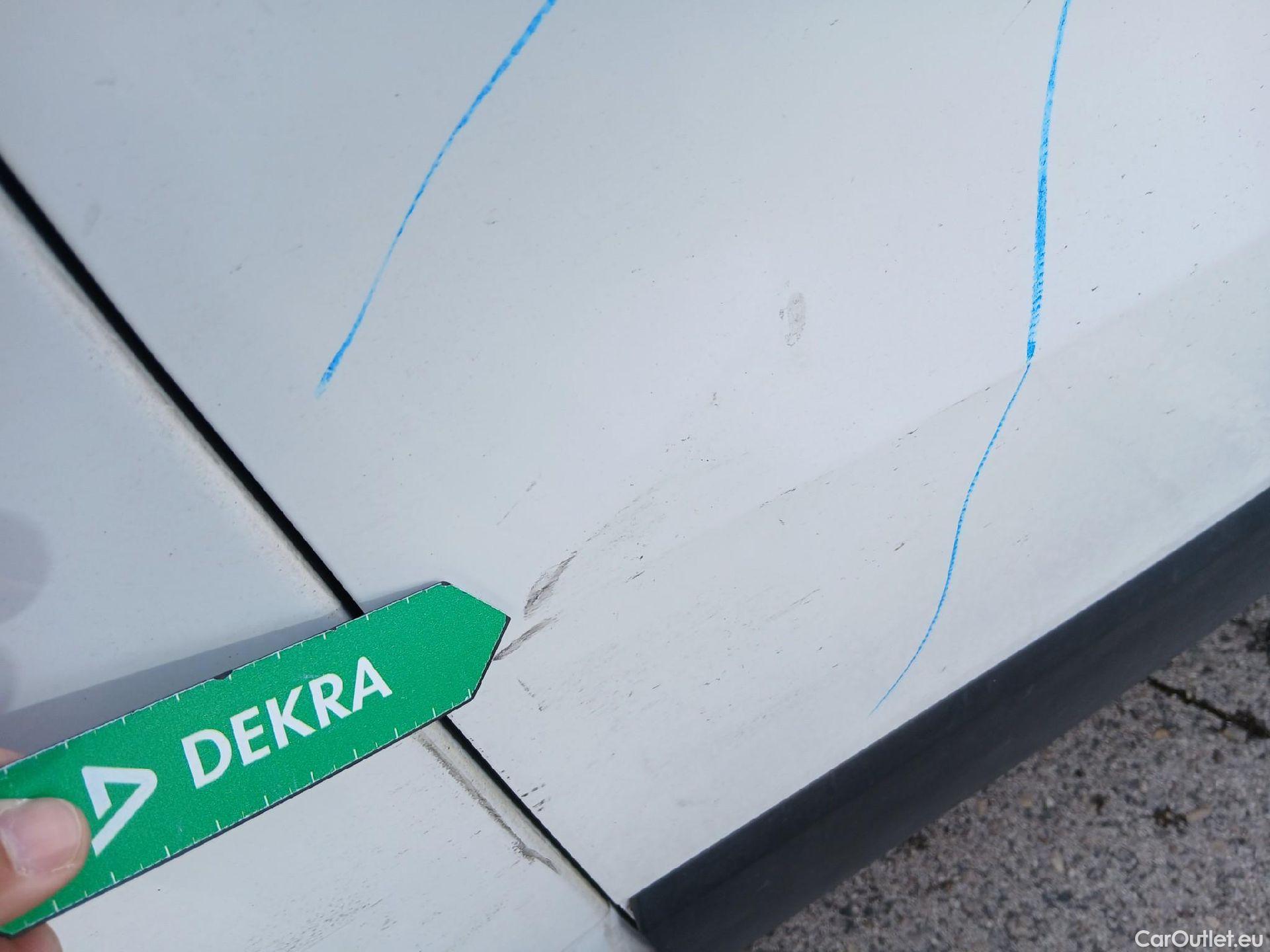  Renault  Trafic RENAULT  / 2021 / 4P / furgón Furgón L1H1 Blue dCi 96 Kw (130 CV) (AC2) #45