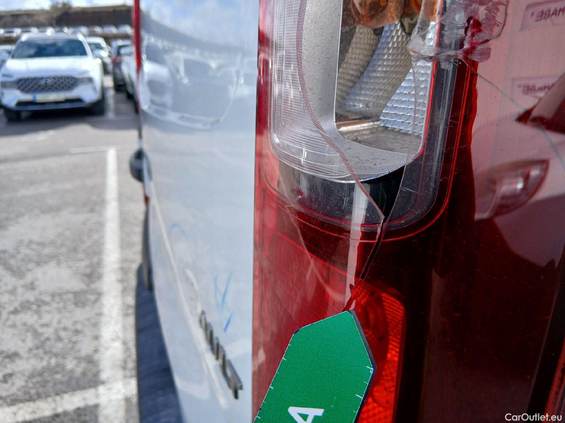  Renault  Trafic RENAULT  / 2021 / 4P / furgón Furgón L1H1 Blue dCi 96 Kw (130 CV) (AC2) #32