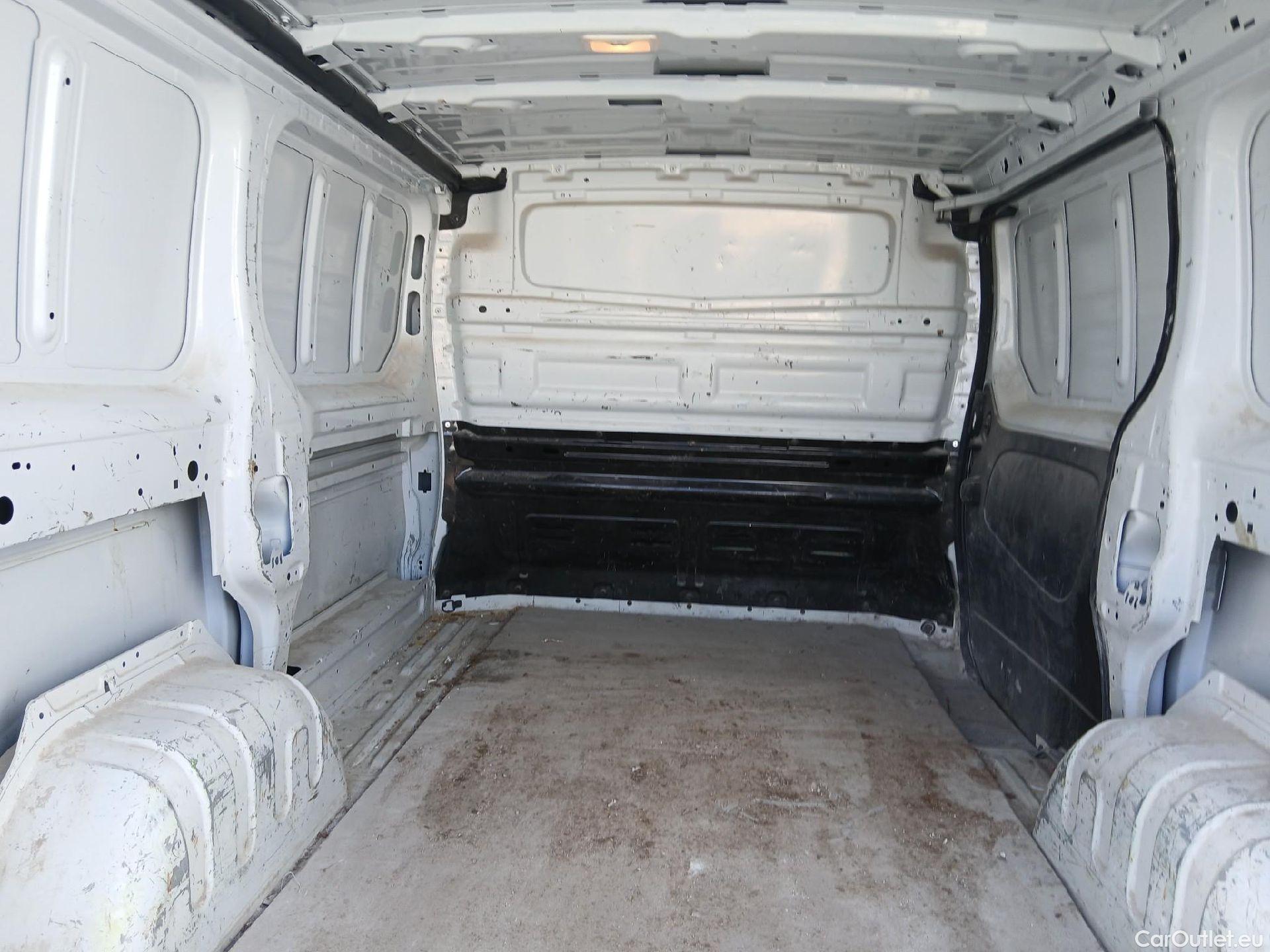  Renault  Trafic RENAULT  / 2021 / 4P / furgón Furgón L1H1 Blue dCi 96 Kw (130 CV) (AC2) #39