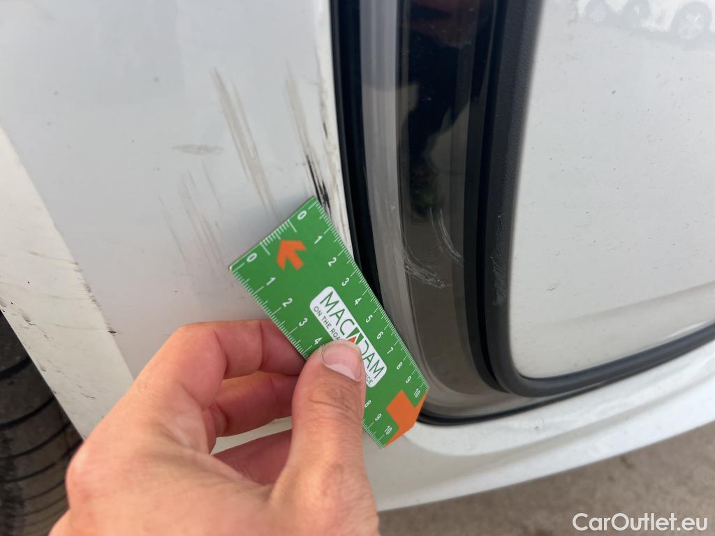  Volkswagen  Up VOLKSWAGEN e-! / 2016 / 5P / berlina con portón 61kW (83CV) #23