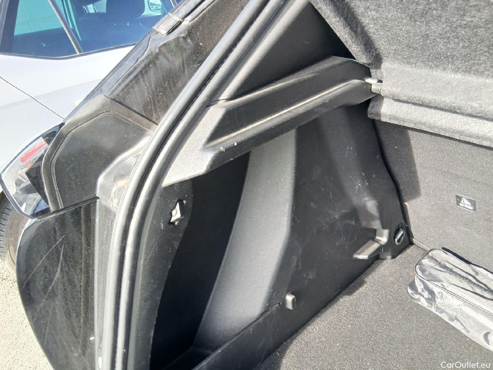  Peugeot  2008 PEUGEOT  / 2019 / 5P / todoterreno Active Puretech 100 S&S BVM6 #29