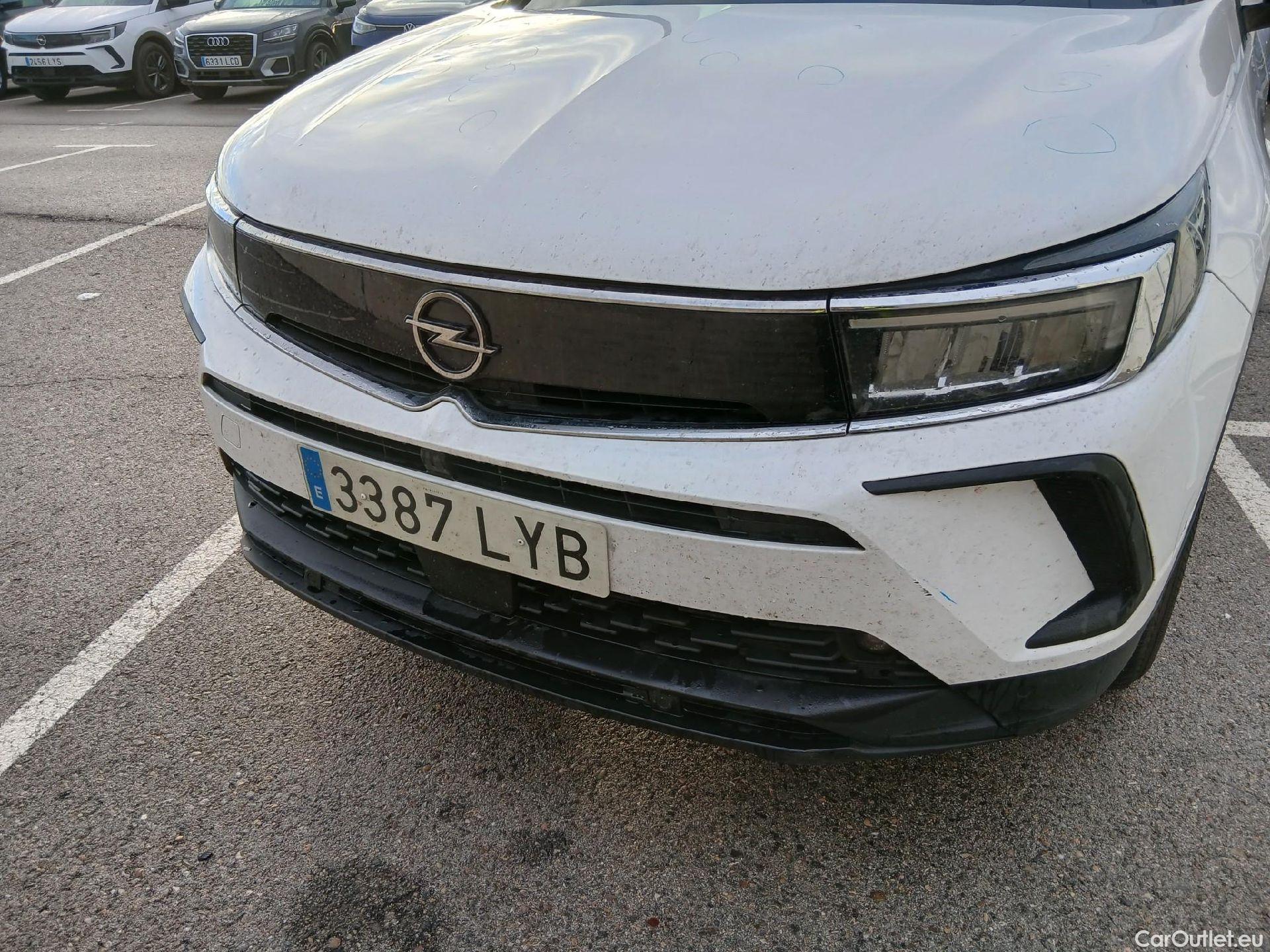  Opel   Grandland X OPEL Grandland / 2021 / 5P / todoterreno 1.5 CDTi Business Edition Auto #4