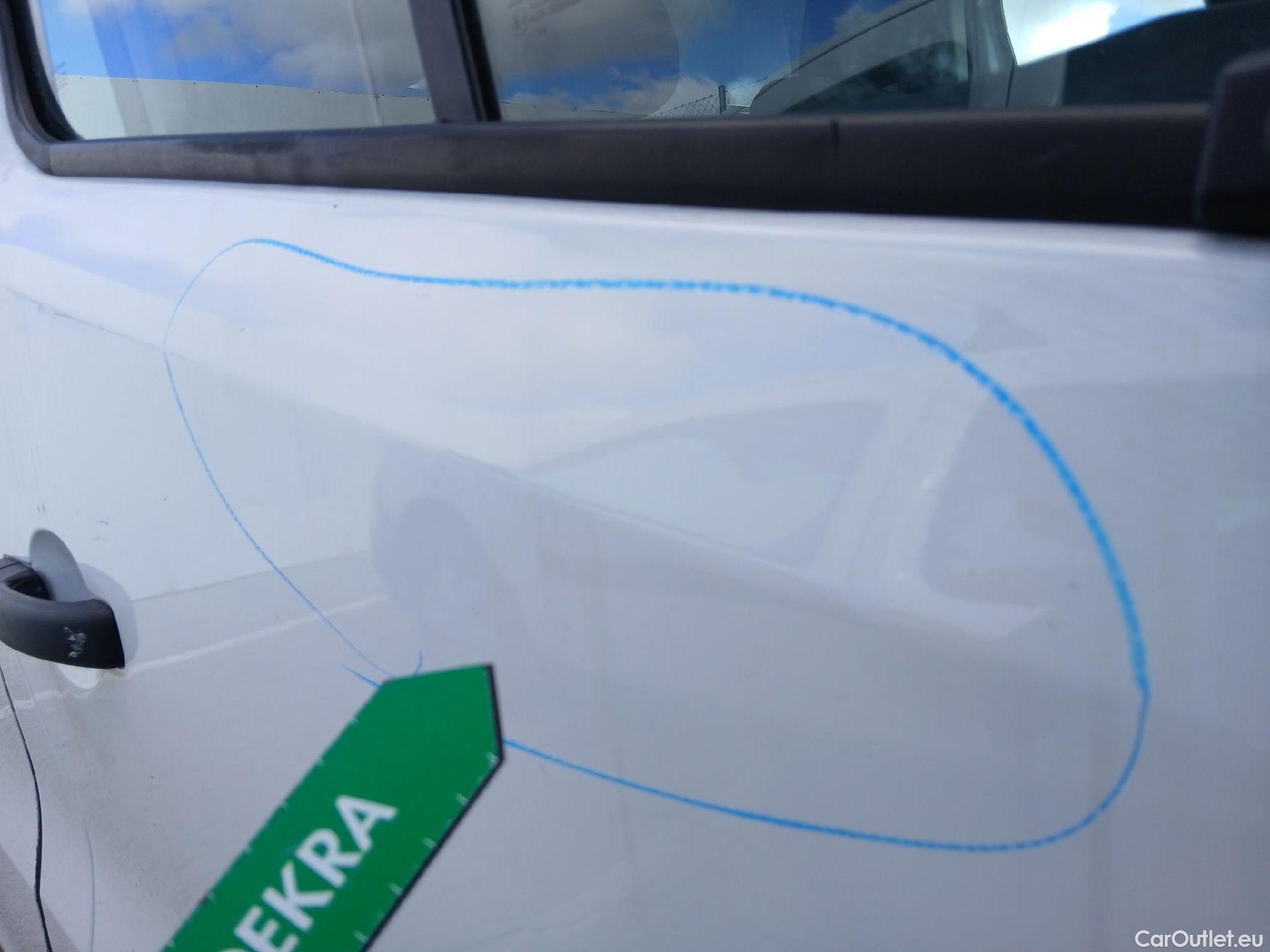  Renault  Trafic RENAULT  / 2021 / 4P / furgón Furgón L1H1 Blue dCi 96 Kw (130 CV) (AC2) #56