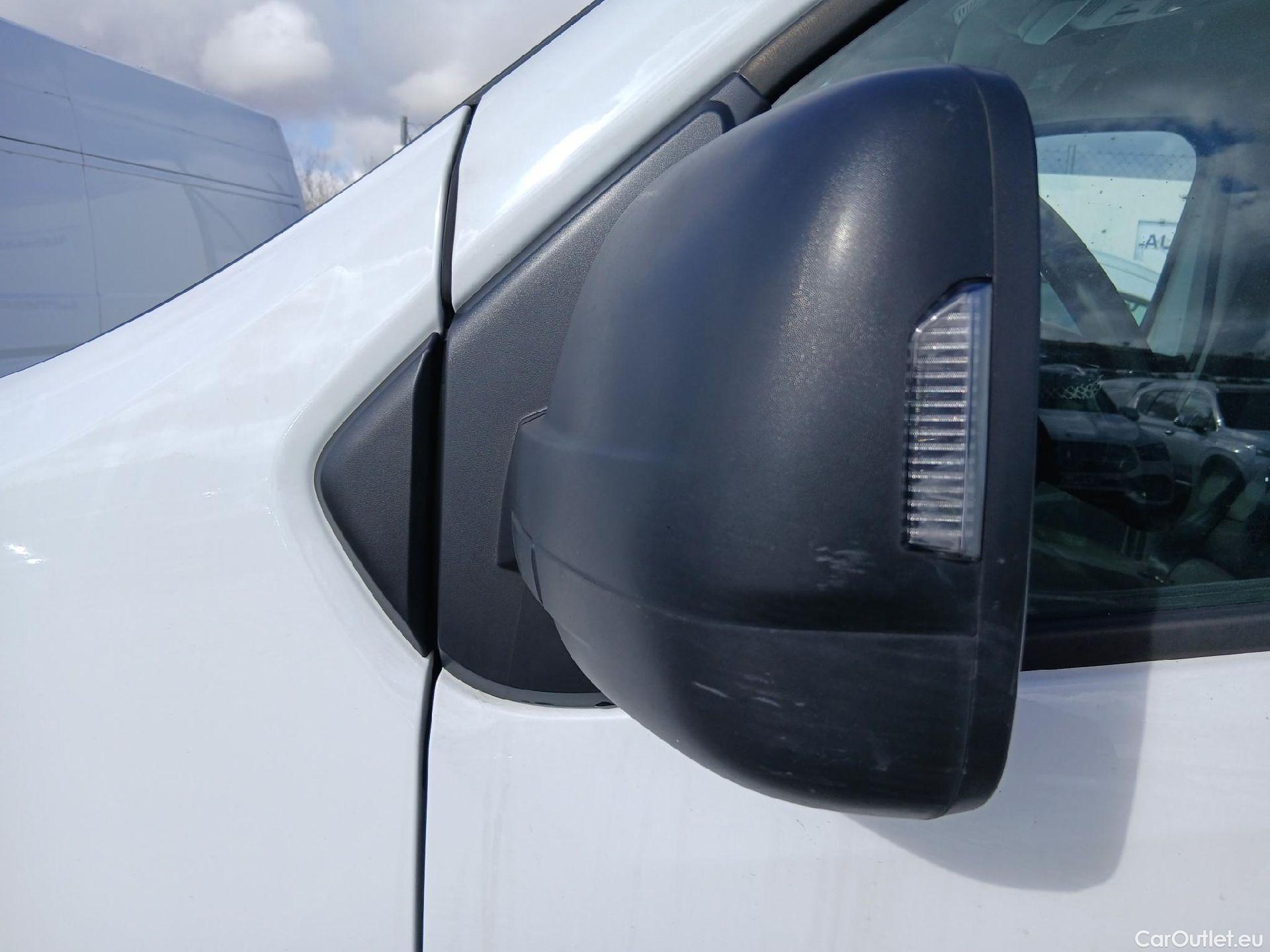  Renault  Trafic RENAULT  / 2021 / 4P / furgón Furgón L1H1 Blue dCi 96 Kw (130 CV) (AC2) #11