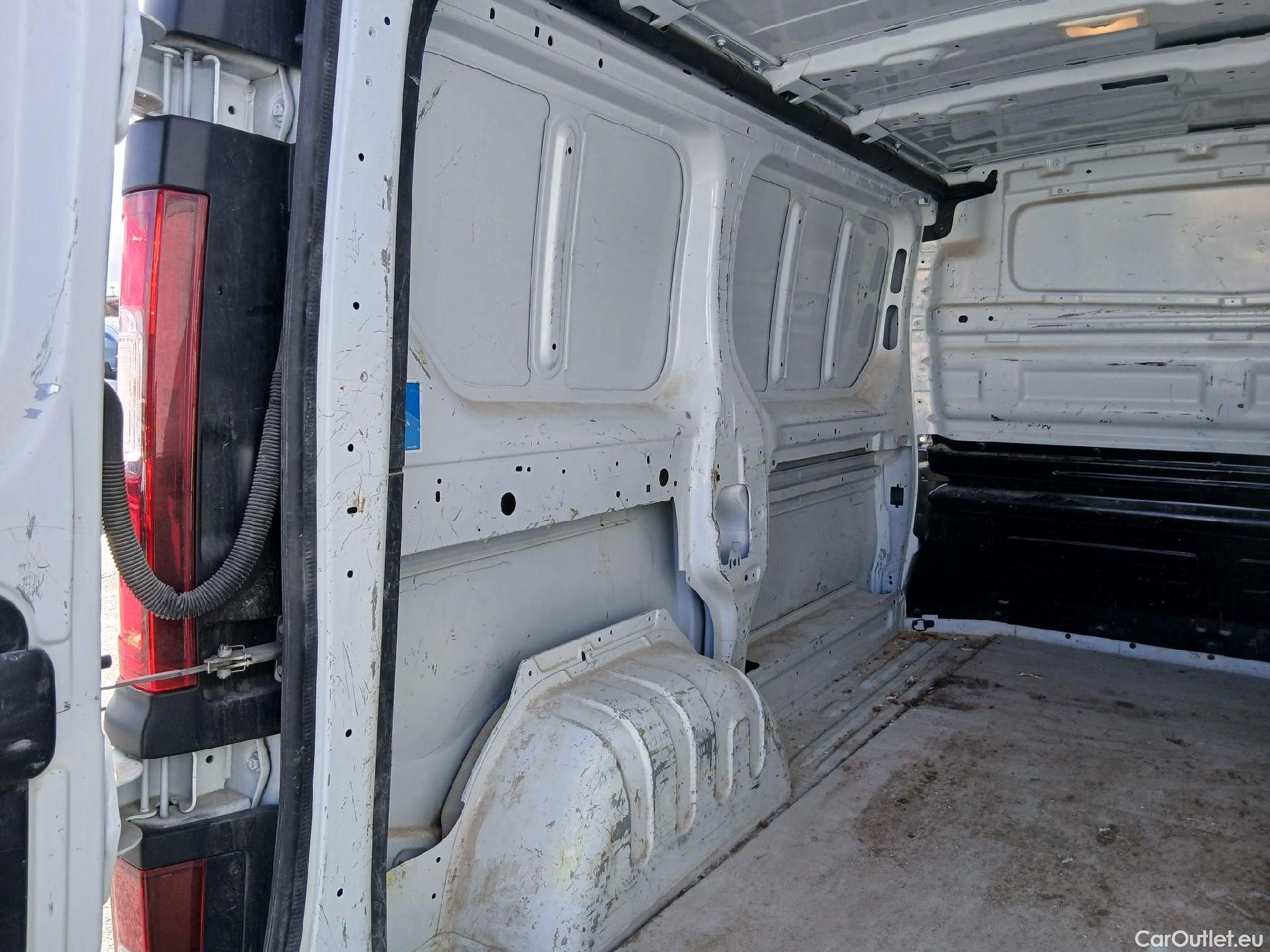  Renault  Trafic RENAULT  / 2021 / 4P / furgón Furgón L1H1 Blue dCi 96 Kw (130 CV) (AC2) #40