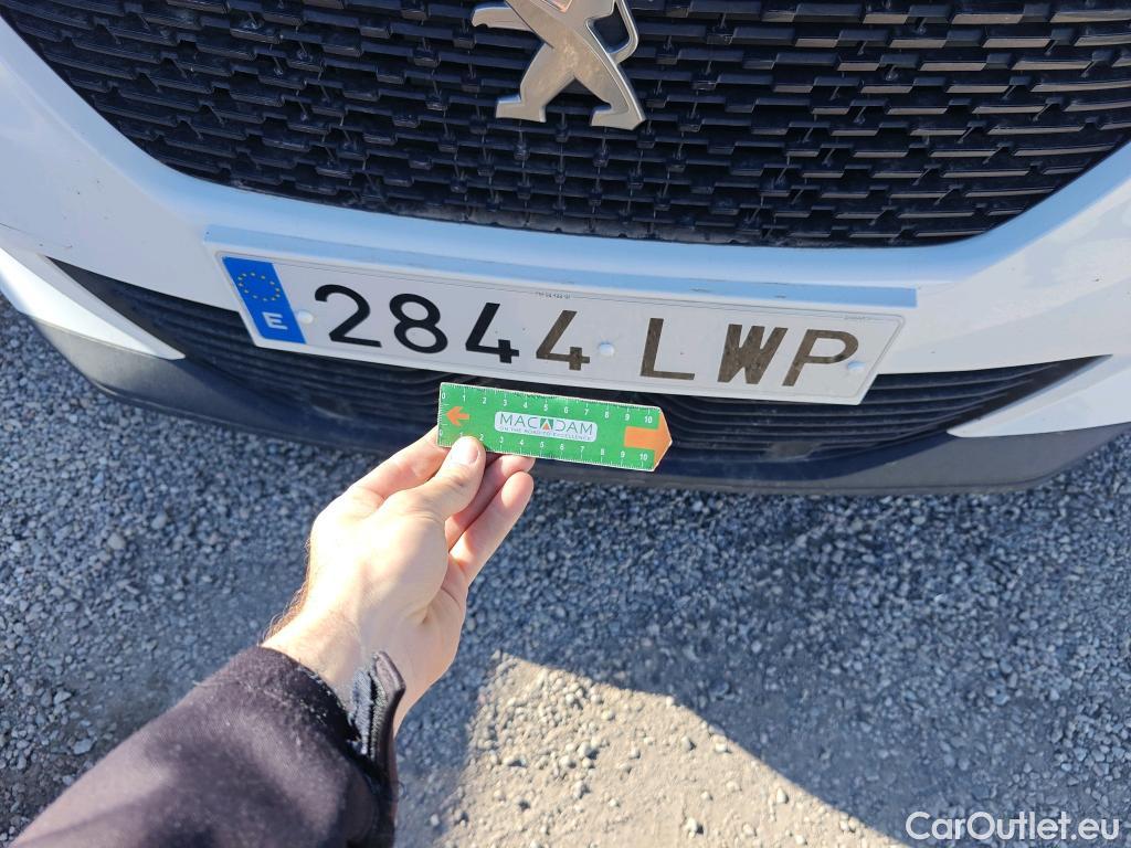  Peugeot  2008 PEUGEOT  / 2019 / 5P / todoterreno Active Puretech 100 S&S BVM6 #29