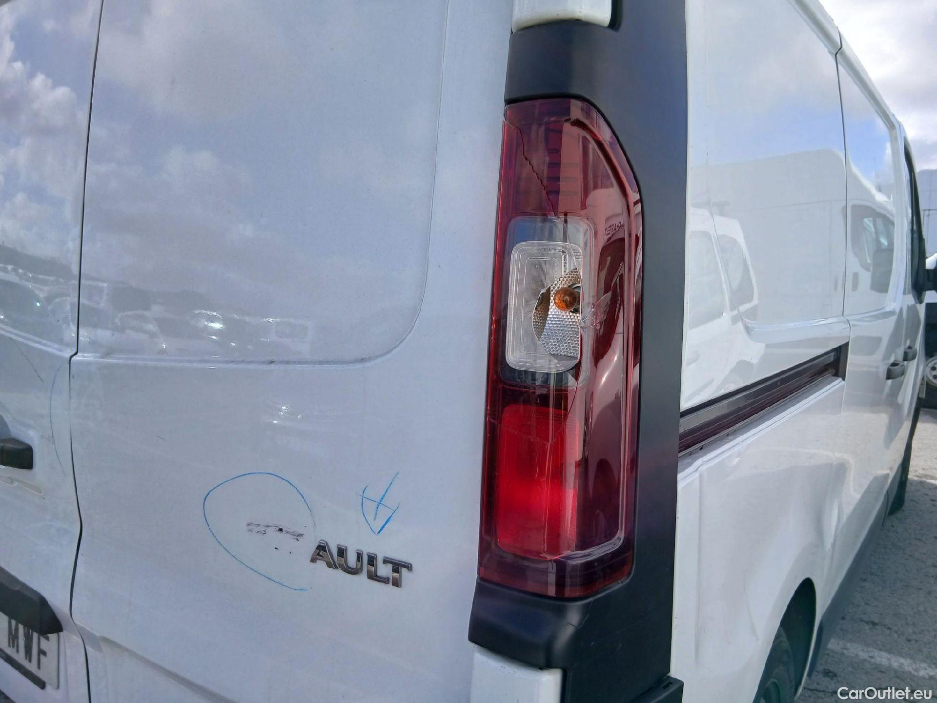  Renault  Trafic RENAULT  / 2021 / 4P / furgón Furgón L1H1 Blue dCi 96 Kw (130 CV) (AC2) #31