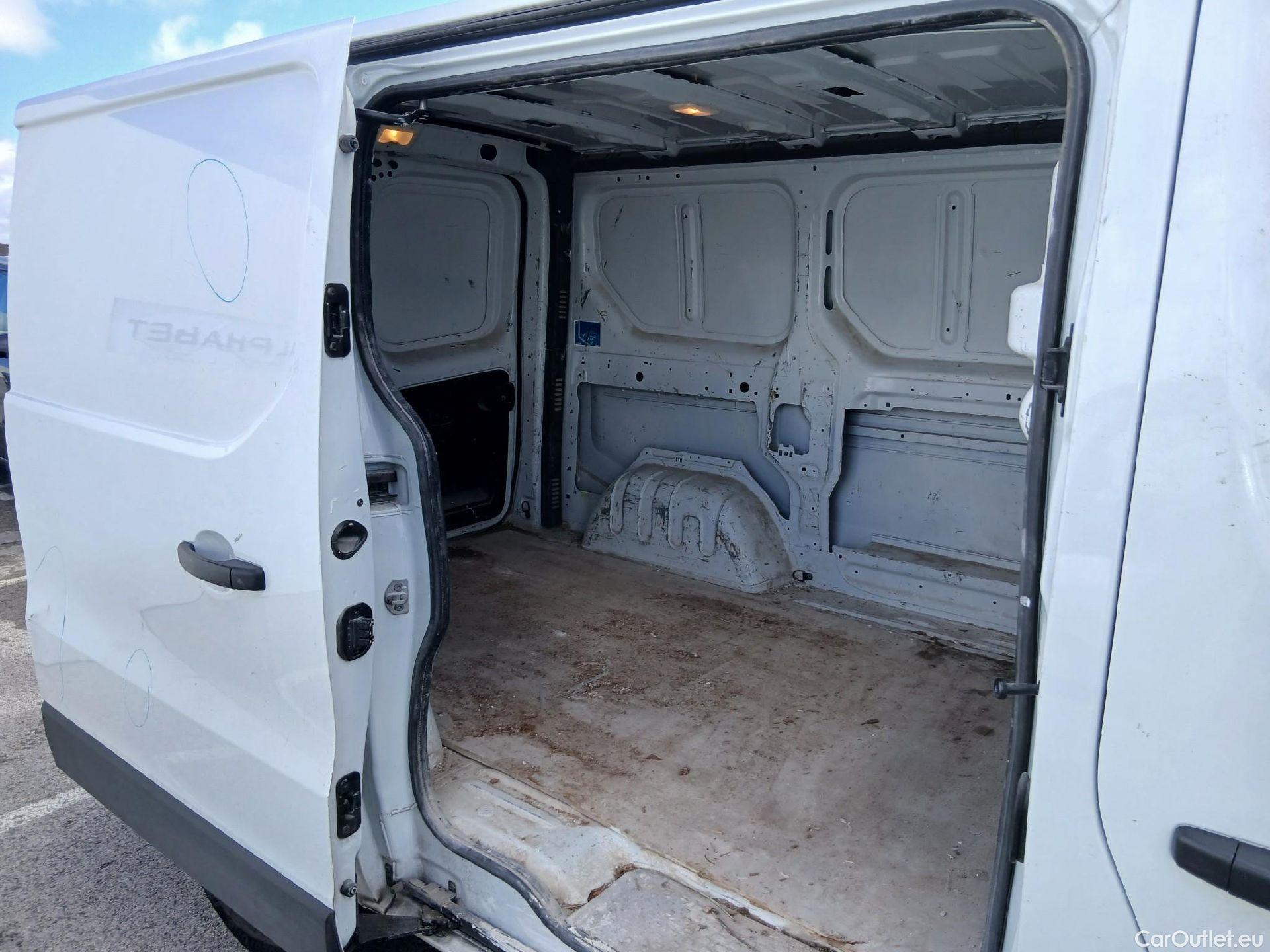  Renault  Trafic RENAULT  / 2021 / 4P / furgón Furgón L1H1 Blue dCi 96 Kw (130 CV) (AC2) #49