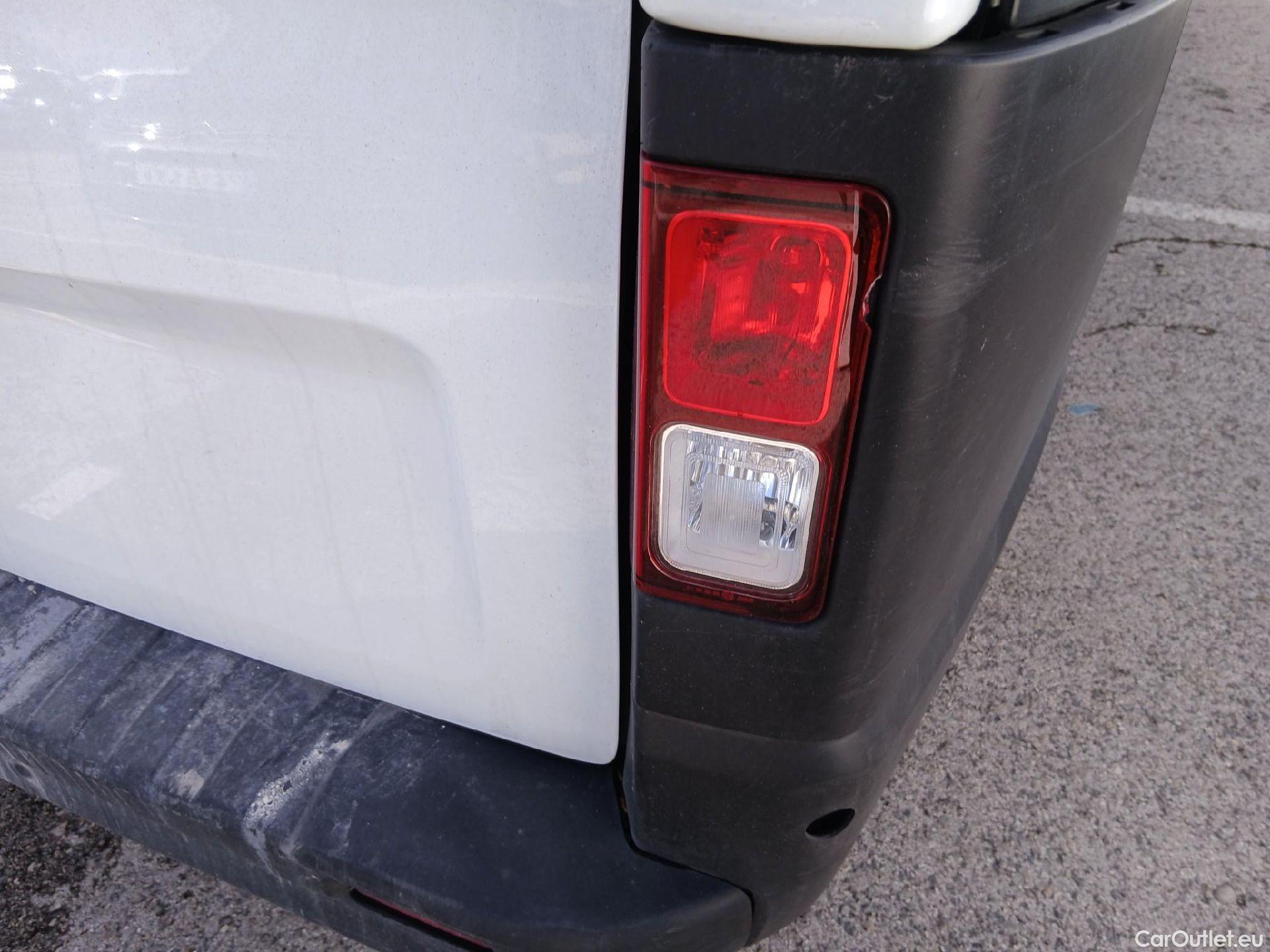  Renault  Trafic RENAULT  / 2021 / 4P / furgón Furgón L1H1 Blue dCi 96 Kw (130 CV) (AC2) #34