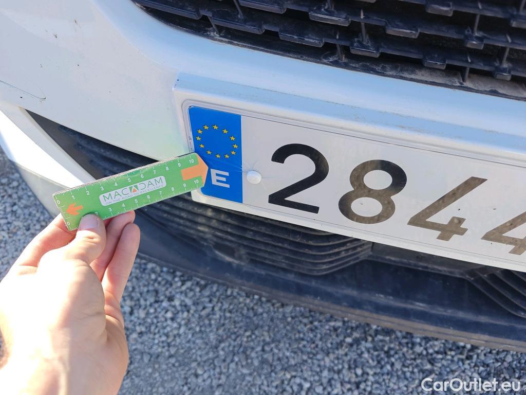  Peugeot  2008 PEUGEOT  / 2019 / 5P / todoterreno Active Puretech 100 S&S BVM6 #31