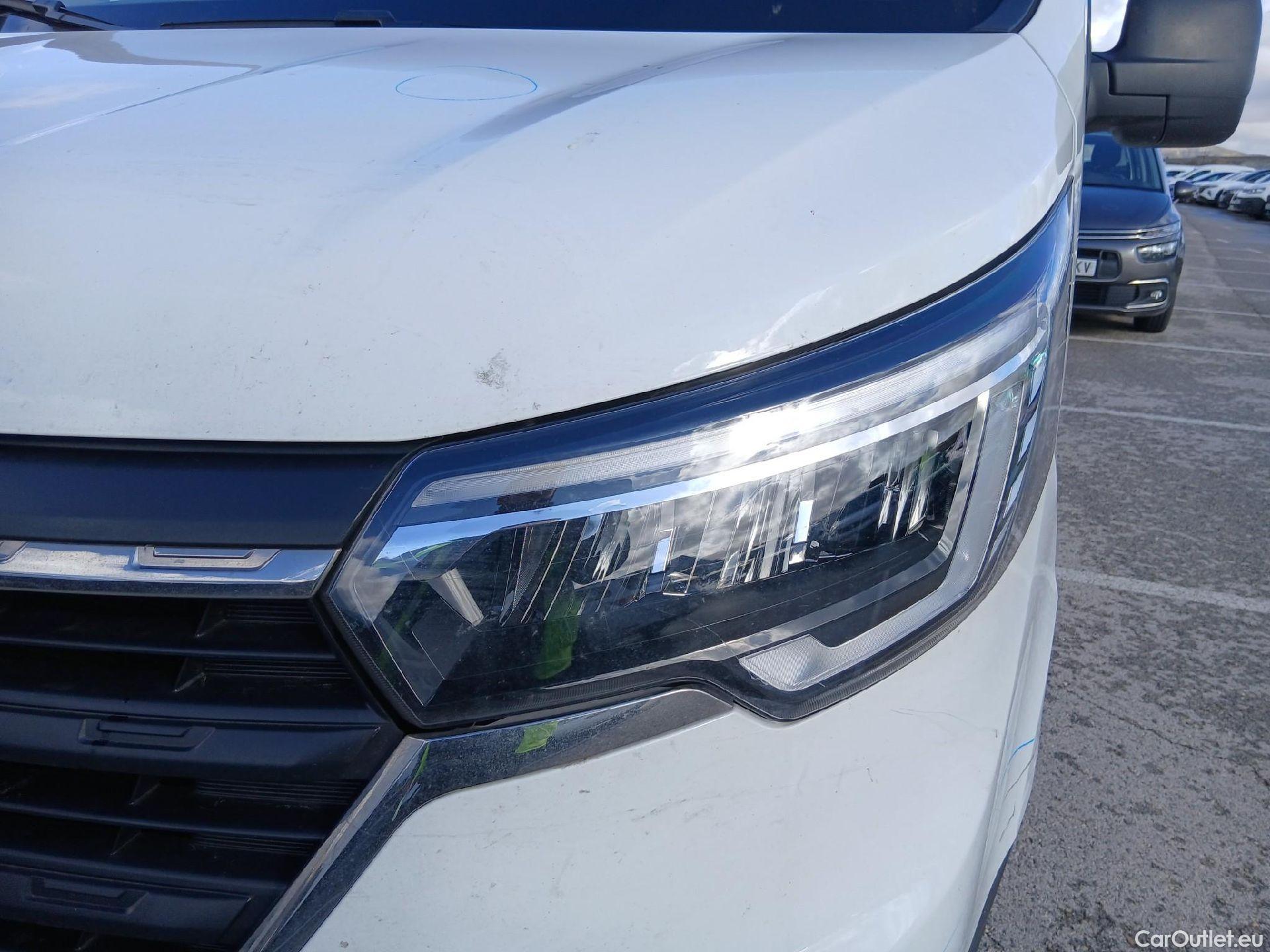  Renault  Trafic RENAULT  / 2021 / 4P / furgón Furgón L1H1 Blue dCi 96 Kw (130 CV) (AC2) #8