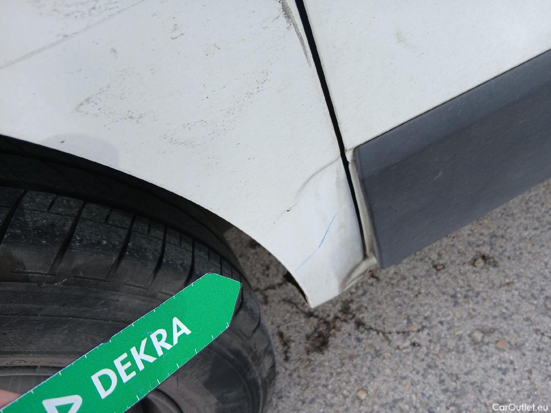  Renault  Trafic RENAULT  / 2021 / 4P / furgón Furgón L1H1 Blue dCi 96 Kw (130 CV) (AC2) #44