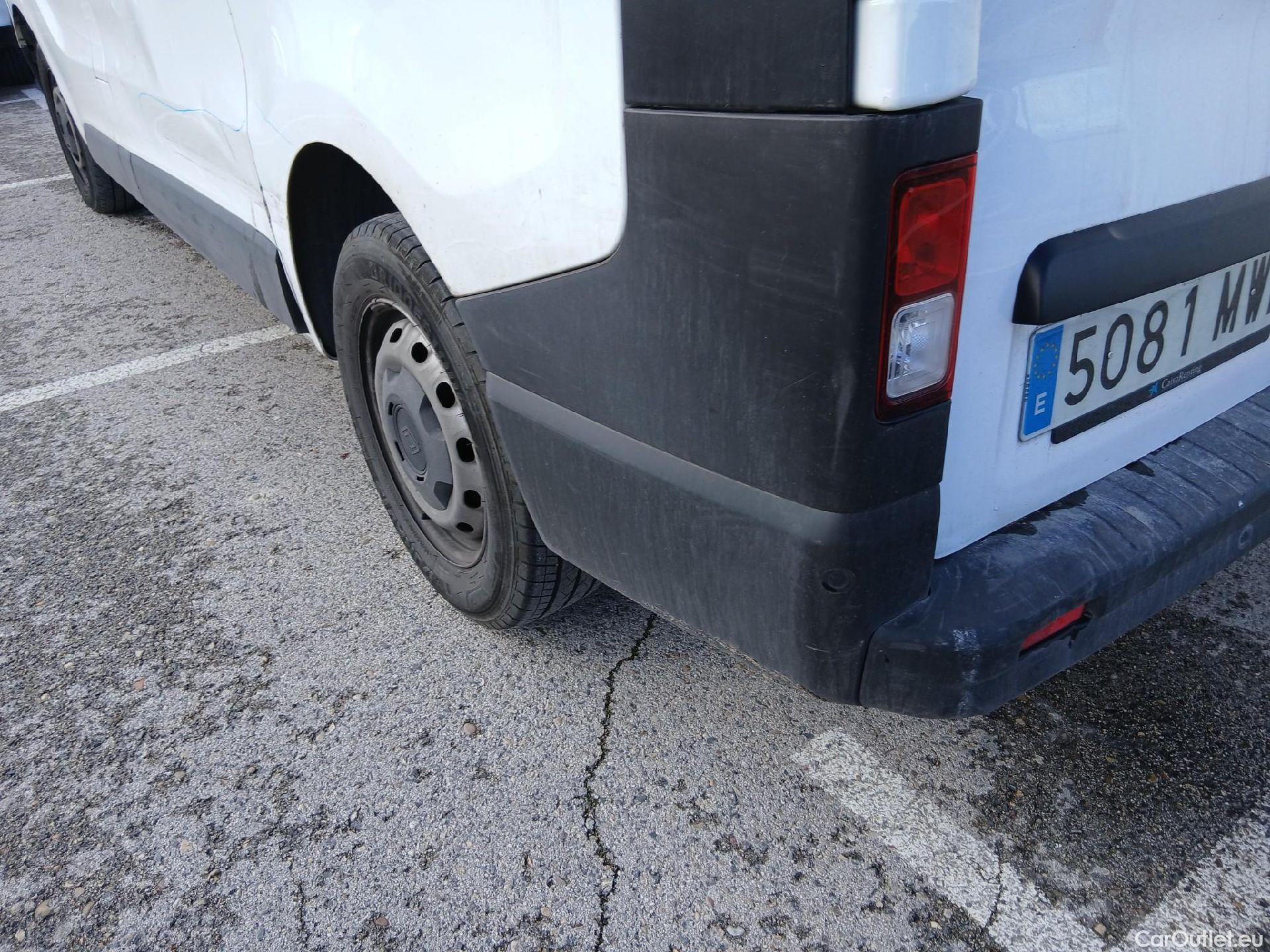  Renault  Trafic RENAULT  / 2021 / 4P / furgón Furgón L1H1 Blue dCi 96 Kw (130 CV) (AC2) #24