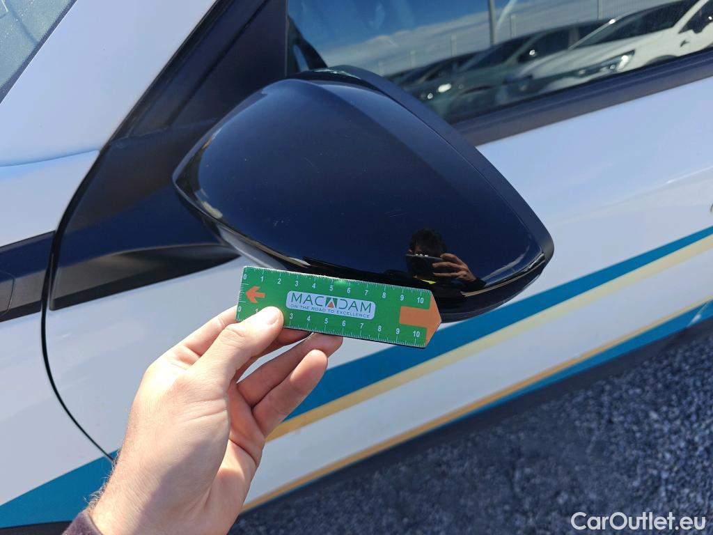  Peugeot  2008 PEUGEOT  / 2019 / 5P / todoterreno Active Puretech 100 S&S BVM6 #44