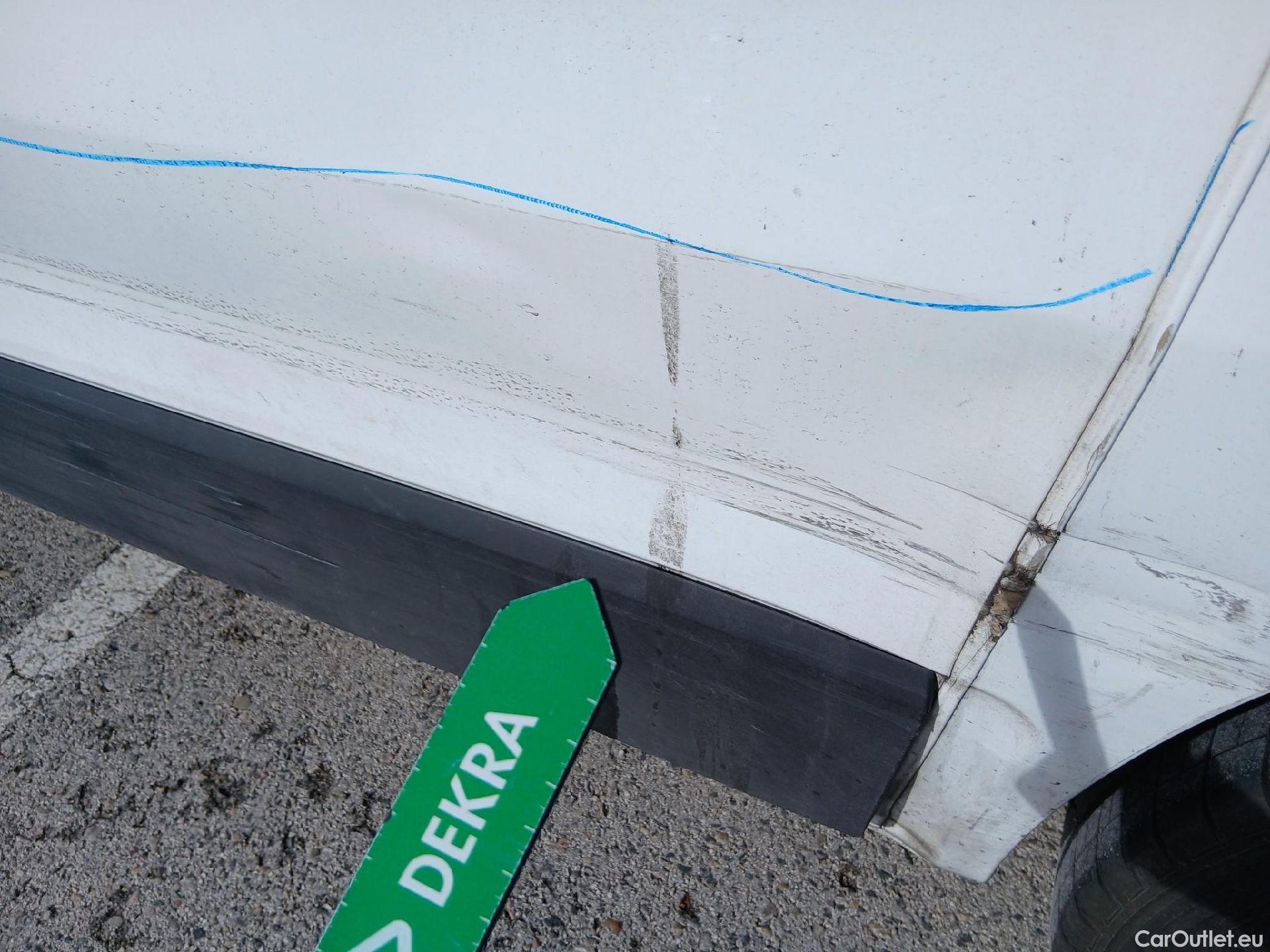  Renault  Trafic RENAULT  / 2021 / 4P / furgón Furgón L1H1 Blue dCi 96 Kw (130 CV) (AC2) #15