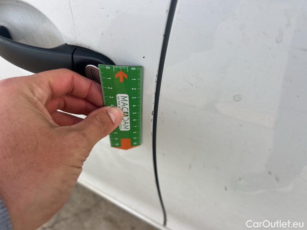  Volkswagen  Up VOLKSWAGEN e-! / 2016 / 5P / berlina con portón 61kW (83CV) #9