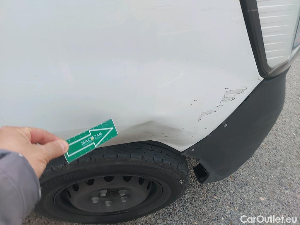  Renault  Master RENAULT TRUCKS UK  VU 4p 3G furgón Red Edition Van FWD 135CV L3H2 #23