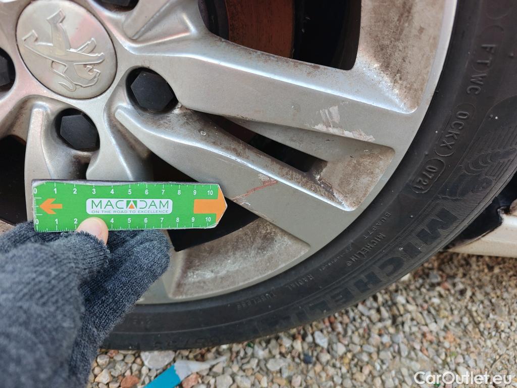  Peugeot  308 PEUGEOT  / 2017 / 5P / berlina con portón 5p Active Pack BlueHDi 130 S&S #14