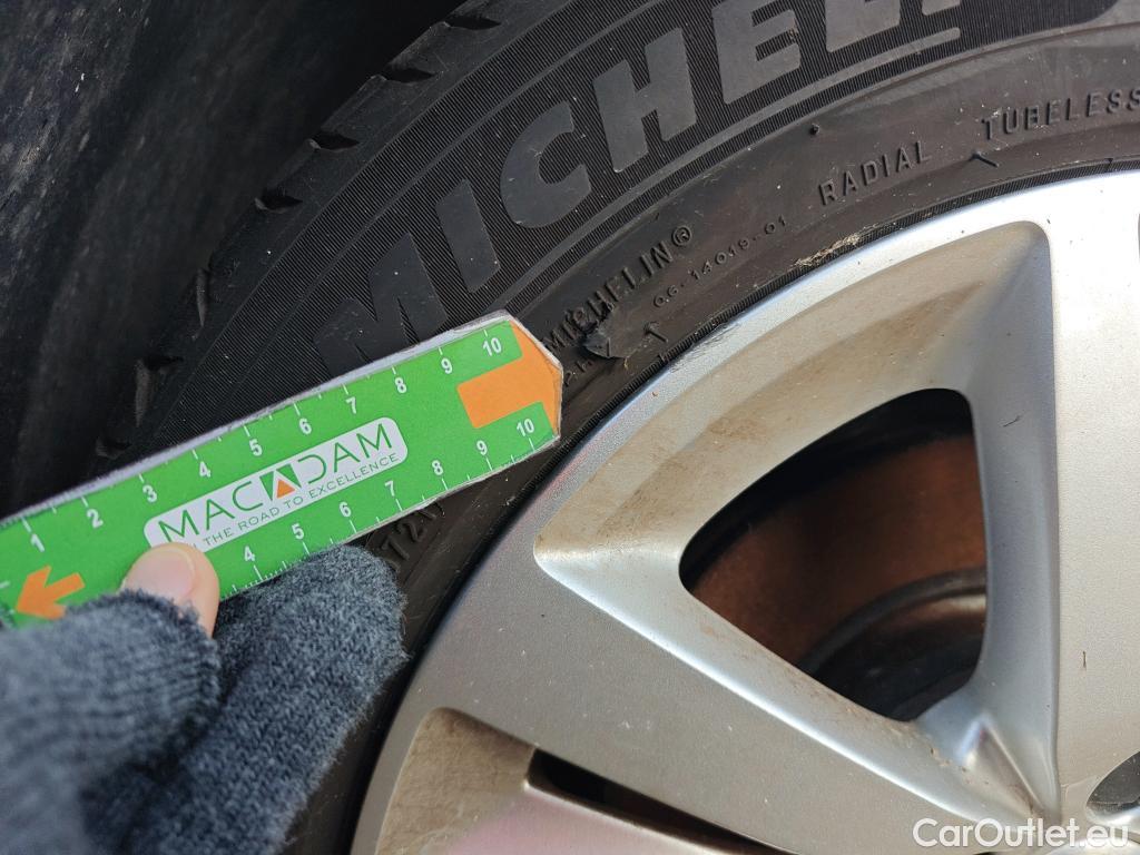  Peugeot  308 PEUGEOT  / 2017 / 5P / berlina con portón 5p Active Pack BlueHDi 130 S&S #18