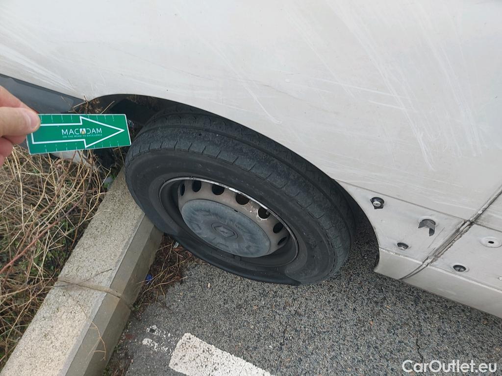  Renault  Master RENAULT TRUCKS UK  VU 4p 3G furgón Red Edition Van FWD 135CV L3H2 #14