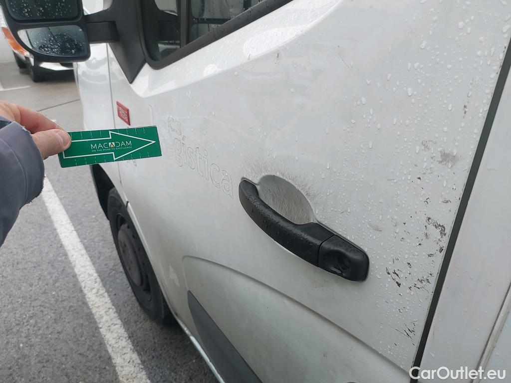  Renault  Master RENAULT TRUCKS UK  VU 4p 3G furgón Red Edition Van FWD 135CV L3H2 #32