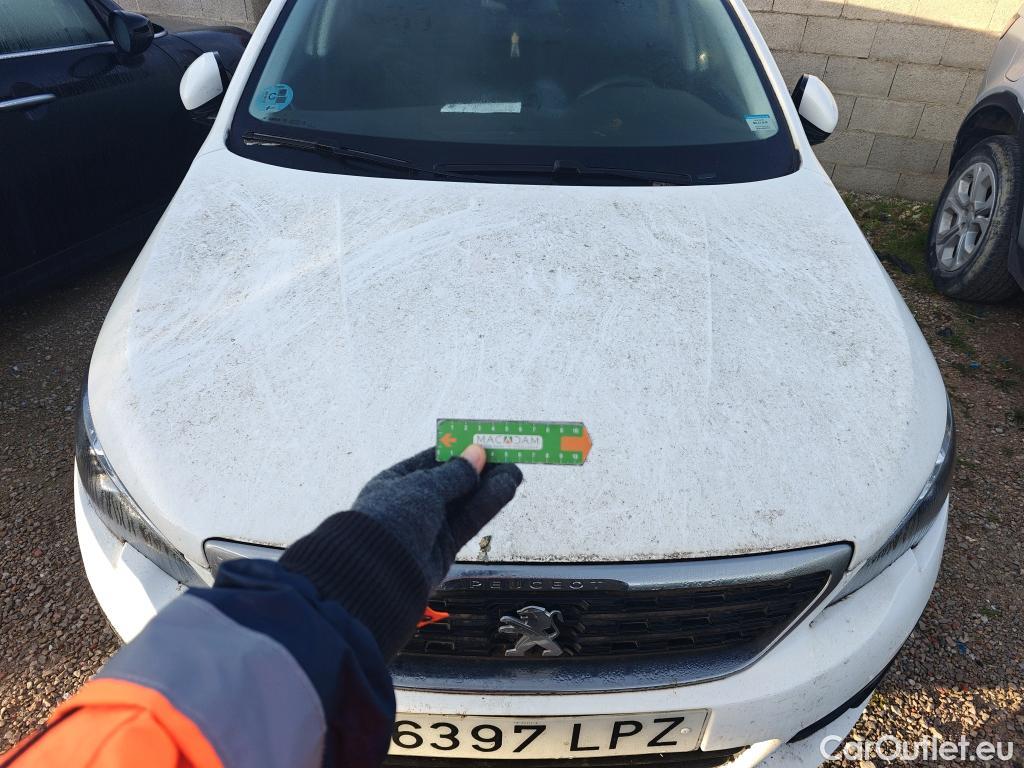  Peugeot  308 PEUGEOT  / 2017 / 5P / berlina con portón 5p Active Pack BlueHDi 130 S&S #25